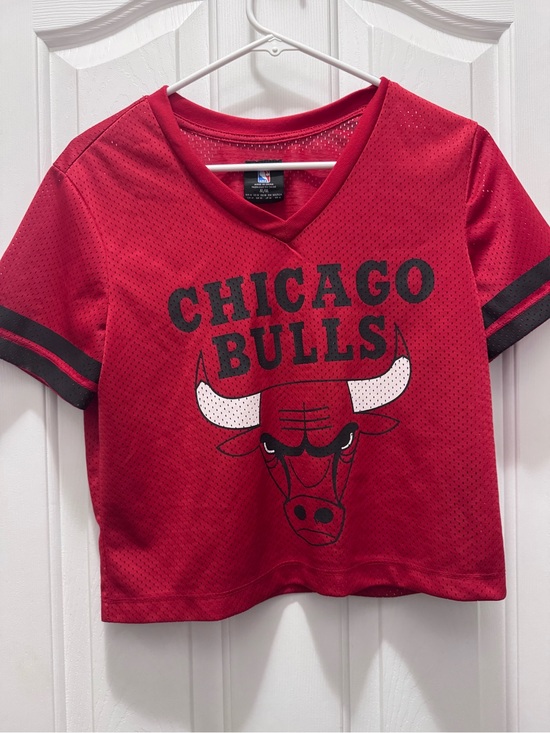 NBA Tops - NBA Chicago Bulls basketball Red cropped Jersey Top women size M